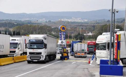 Hacienda aún no ha devuelto ni la mitad del 'céntimo sanitario' a los transportistas