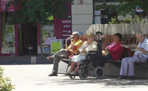 Unos 10.500 ancianos han sido maltratados en Catalunya en el 2014, un 0,8% más que el año anterior