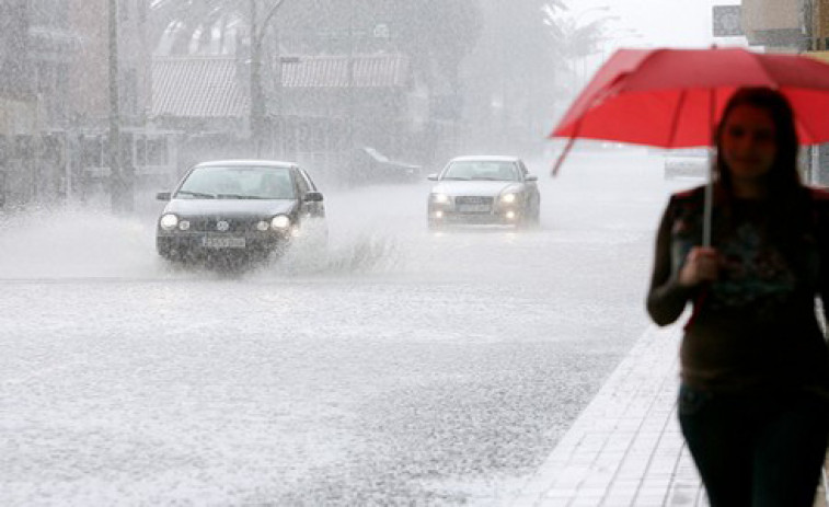 Lo peor de las lluvias torrenciales llega a Baleares: con cierres de carreteras y la amenaza de desvíos aéreos