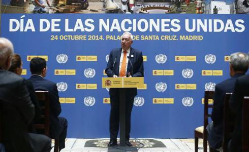 Margallo explica a los embajadores árabes que España no reconocerá a Palestina sin un acuerdo con Israel