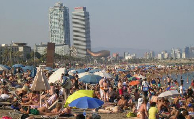 Menos chiringuitos y tumbonas en las playas de Barcelona para evitar la masificación