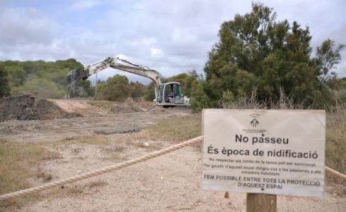 Los bomberos buscan a dos personas arrastradas por la crecida del Foix en Cubelles