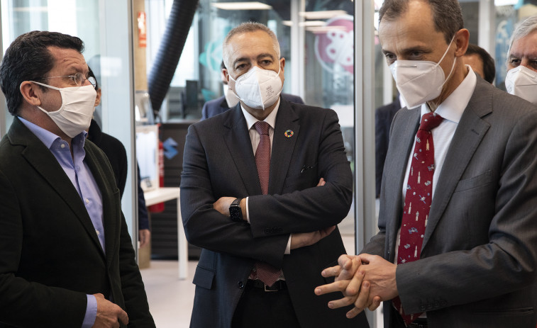 El ministro de Ciencia e Innovación visita las futuras instalaciones del DFactory BCN en la Zona Franca