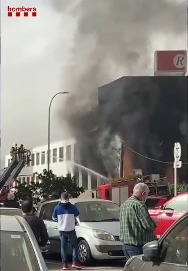 EuropaPress 3550516 estabilizado incendio quemado industria rubi barcelona