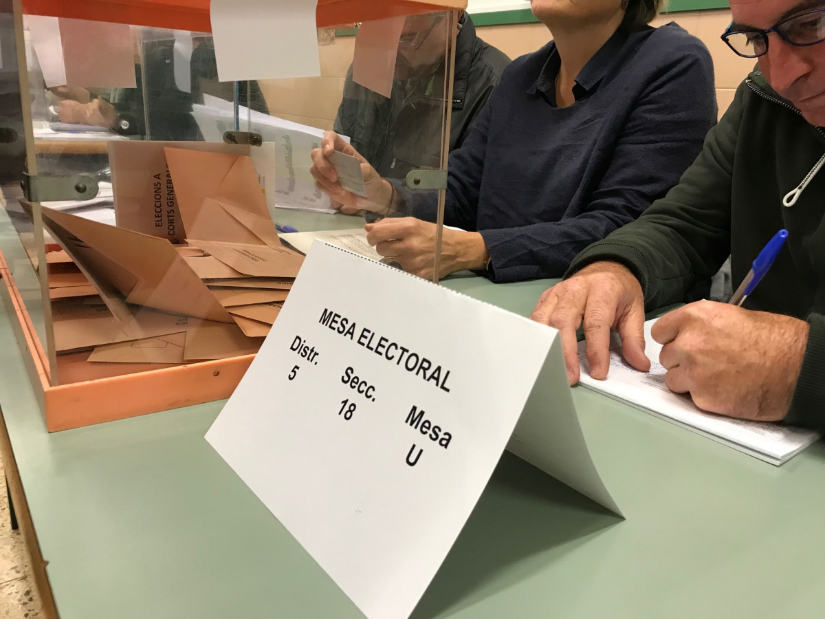 EuropaPress 2477967 mesa electoral (1)