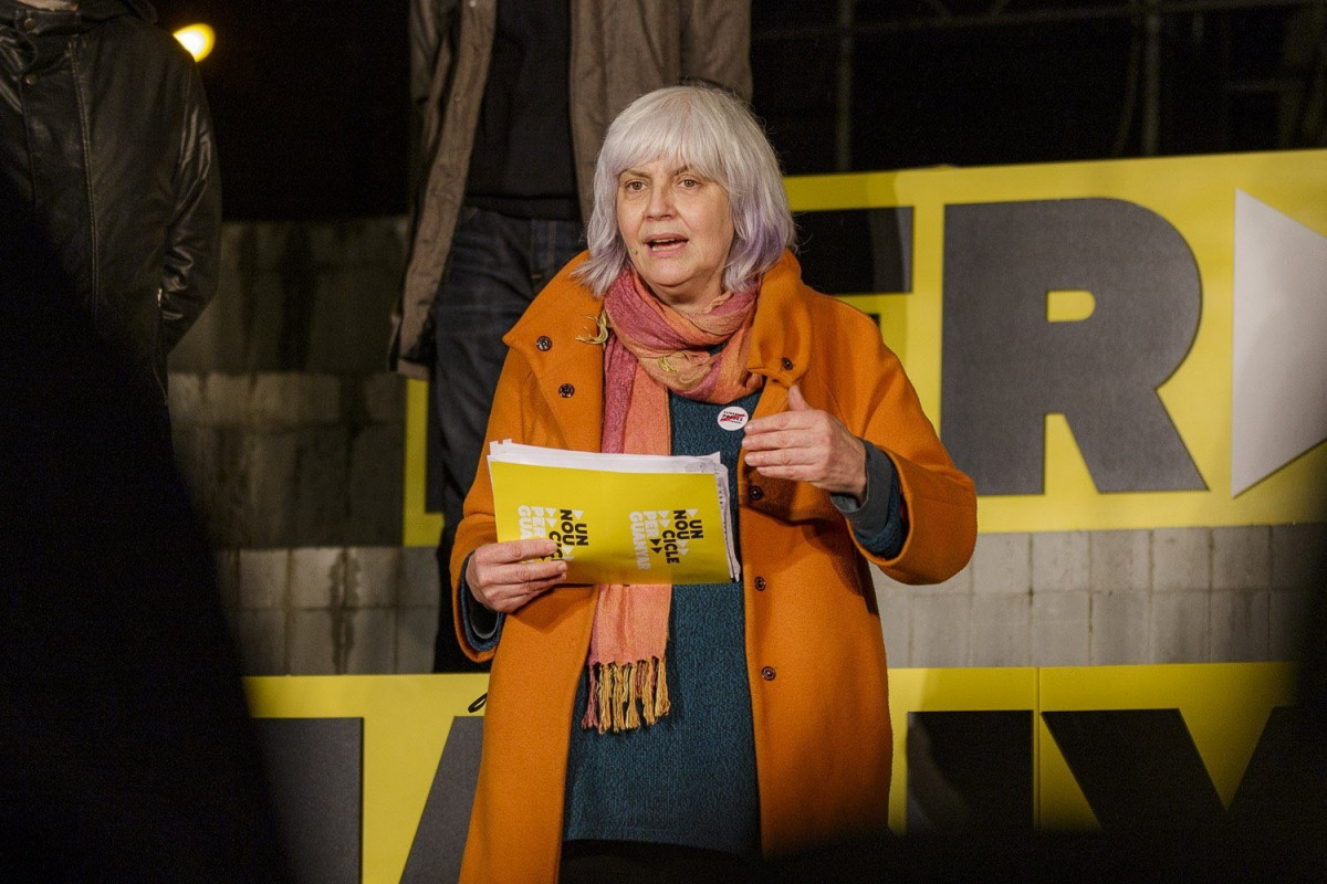La candidata de la CUP a la Presidència de la Generalitat, Dolors Sabater, en l'acte final de campanya des de Badalona