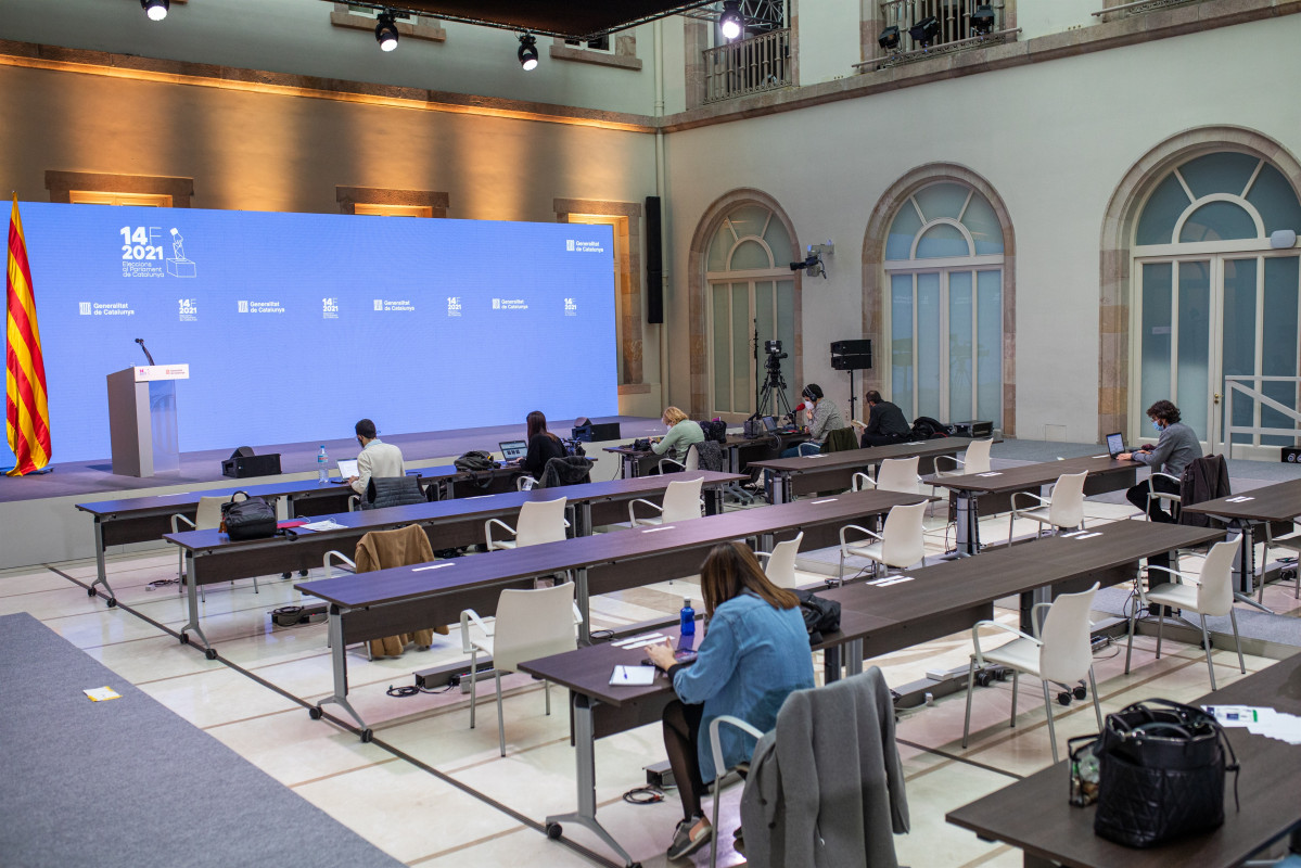 Sala de prensa del centro de datos de la Generalitat sobre las elecciones catalanas, instalado en el Parlament