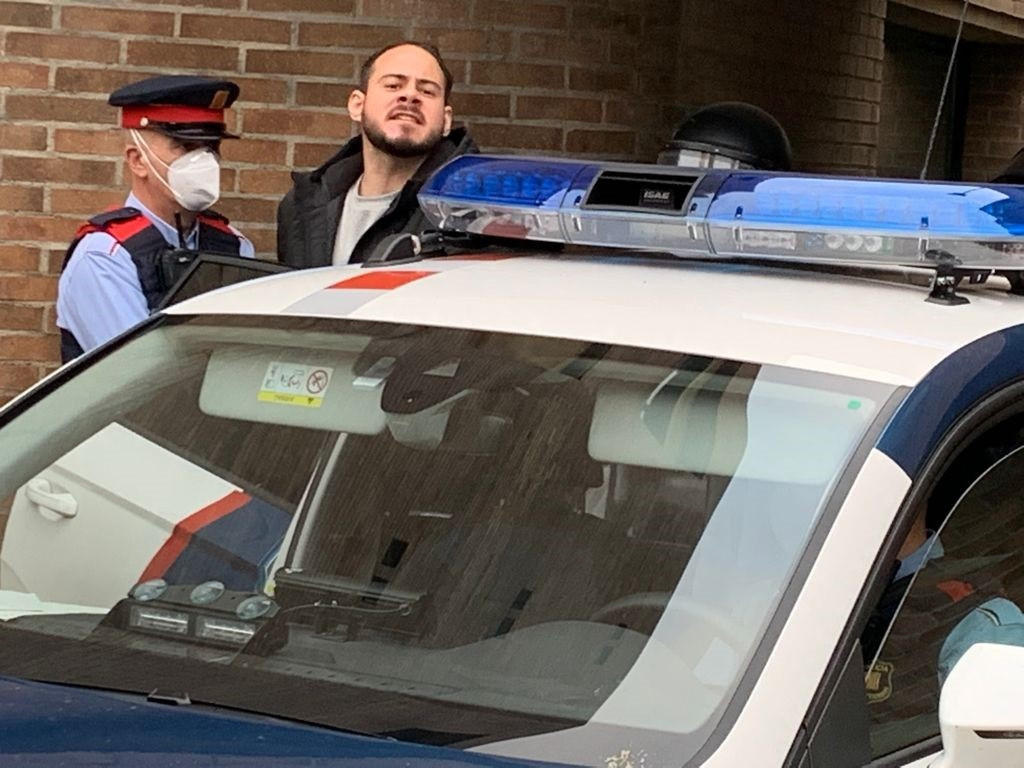 Los Mossos detienen a Pablo Hasel tras atrincherarse en la Universidad de Lleida para evitar entrar en prisión