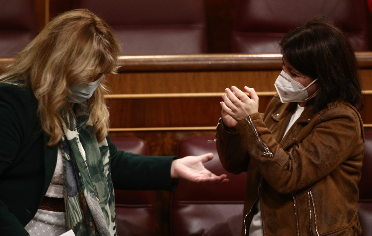 EuropaPress 3566083 diputada socialista beatriz carrillo recibe aplauso portavoz psoe adriana