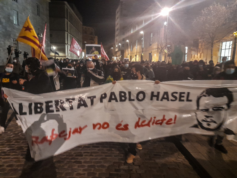 Más de 4.000 personas salen a las calles para protestar por el encarcelamiento de Hasel