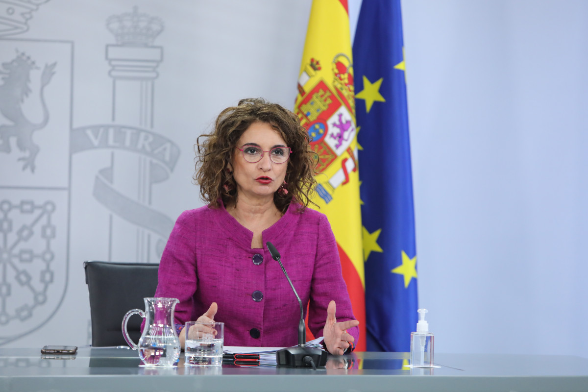 La portavoz del Gobierno y ministra de Hacienda, María Jesús Montero comparece en rueda de prensa posterior al Consejo de Ministros celebrado en Moncloa, en Madrid (España), a 16 de febrero de 2021
