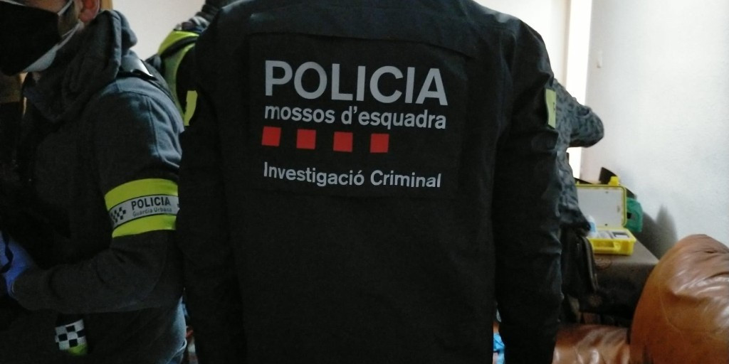 Mossos d'Esquadra i Guàrdia Urbana durant els escorcolls