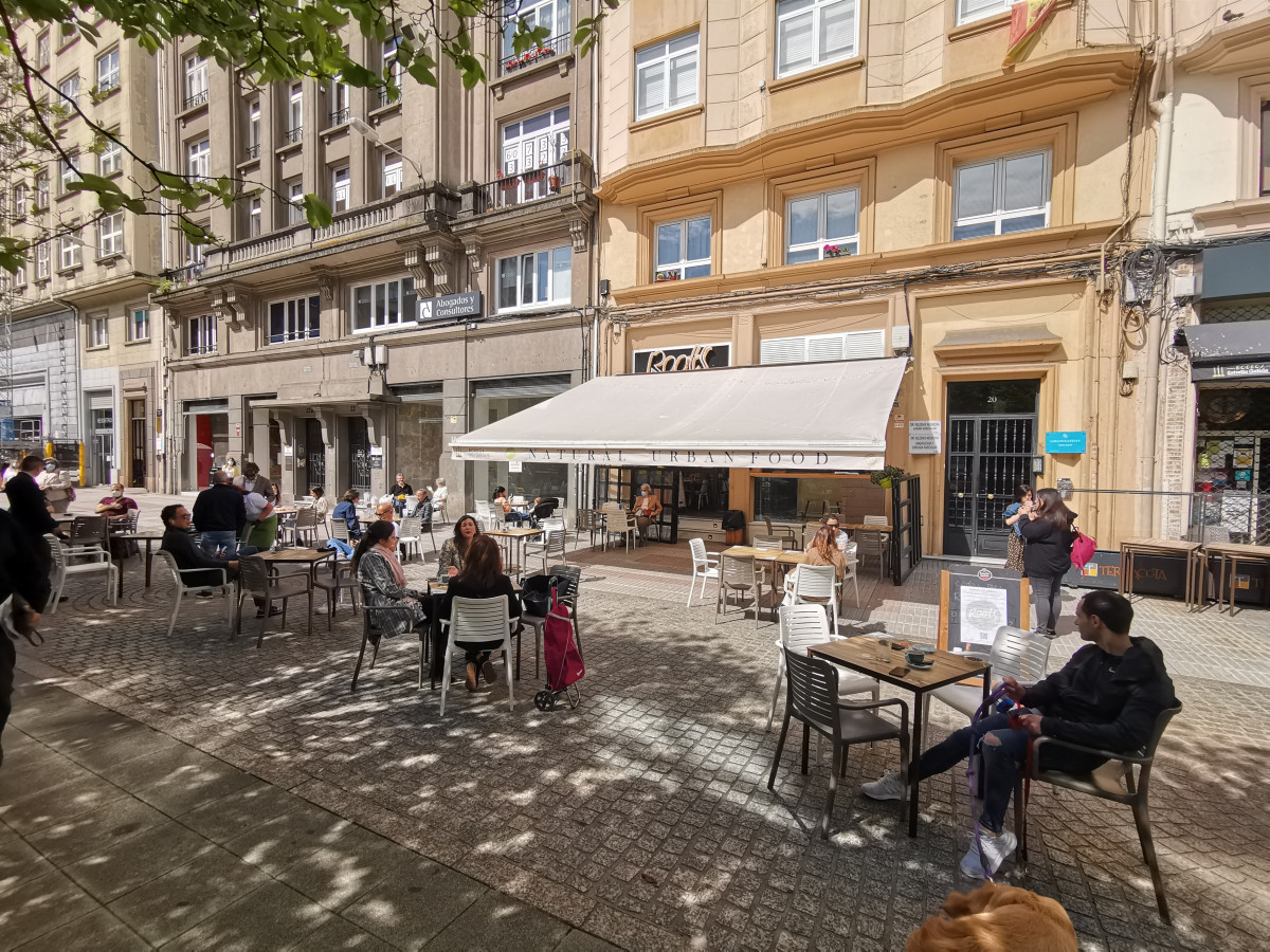 Archivo - Dos locales de hostelería de la plaza de Vigo que cierran para garantizar la 