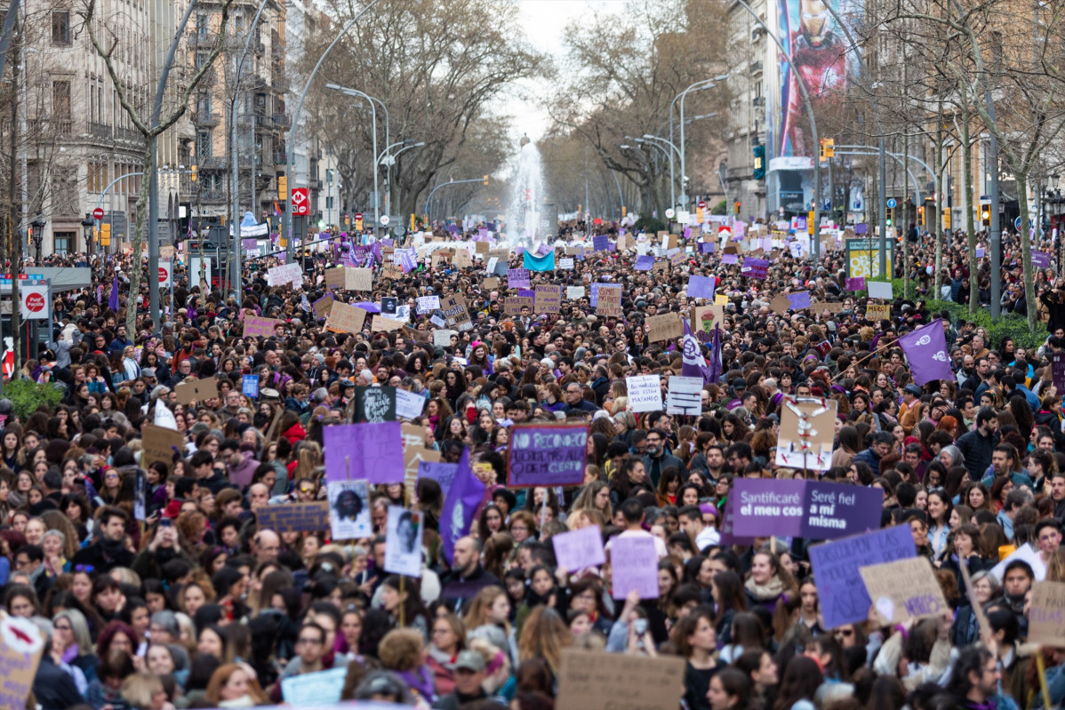 Archivo - Manifestación del 8M del año pasado en Barcelona, antes del confinamiento