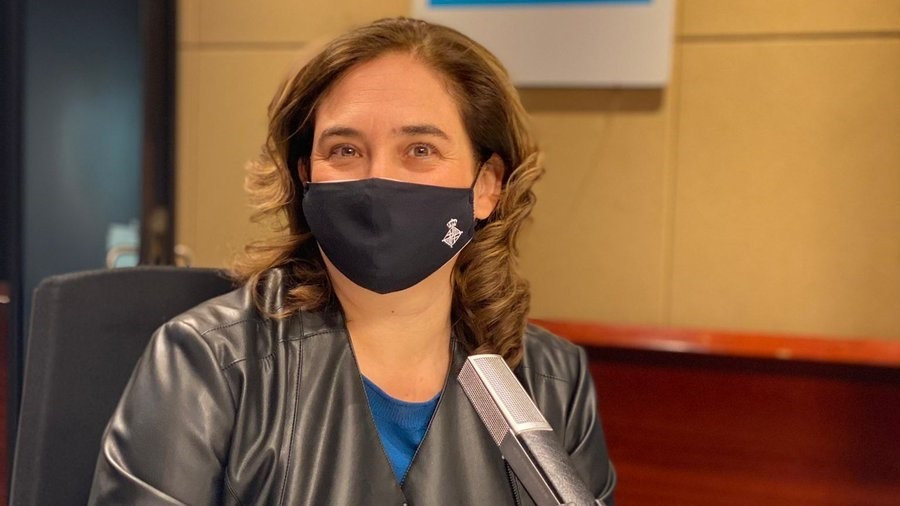 La alcaldesa de Barcelona, Ada Colau, en una entrevista de Ser Catalunya.