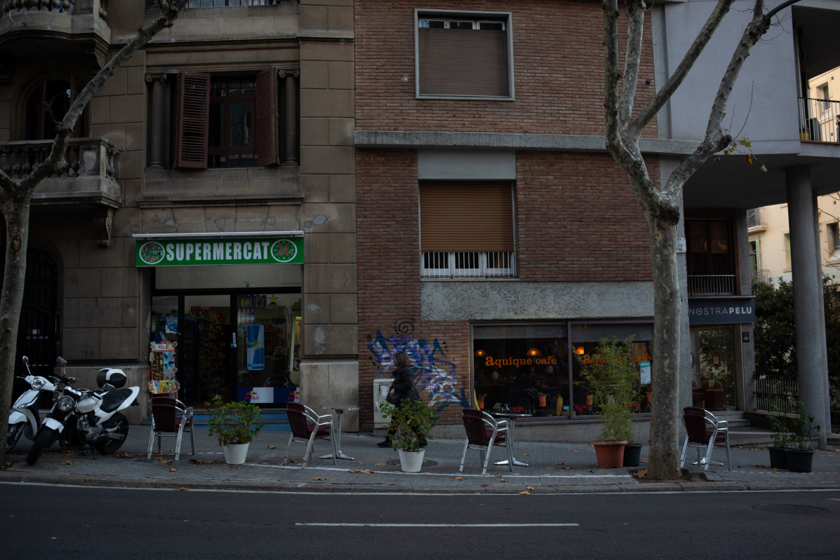 Terrassa buida d'un bar a Barcelona. Catalunya (Espanya), 21 de desembre del 2020.