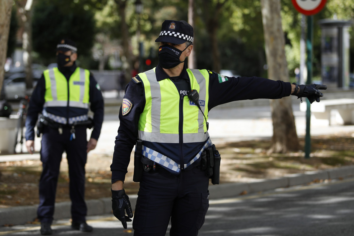 EuropaPress 3398462 policia local granada realiza controles trafico accesos ciudad debido