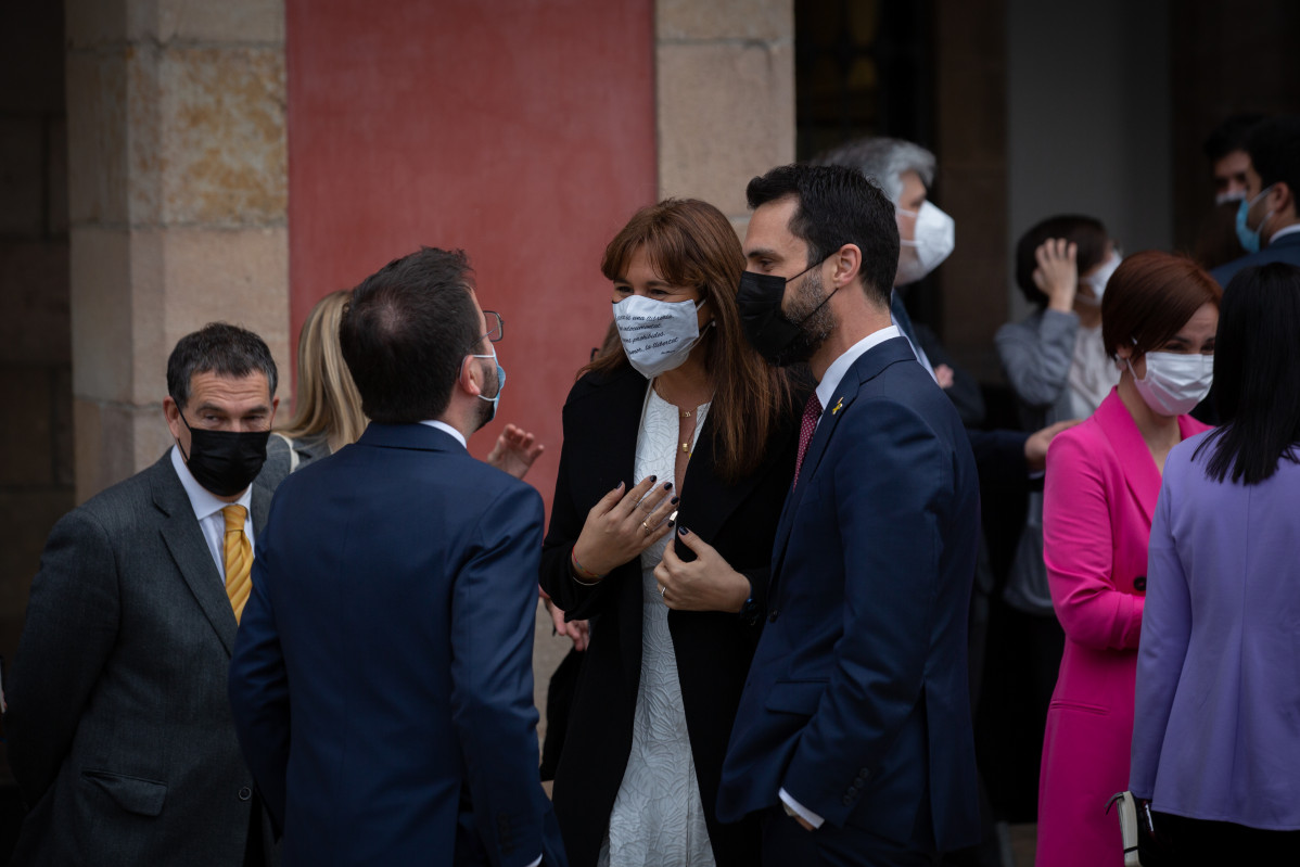 (I-D) El vicepresidente del Govern en funciones, Pere Aragonès; la candidata de Junts, Laura Borràs; y el expresidente del Parlament Roger Torrent.