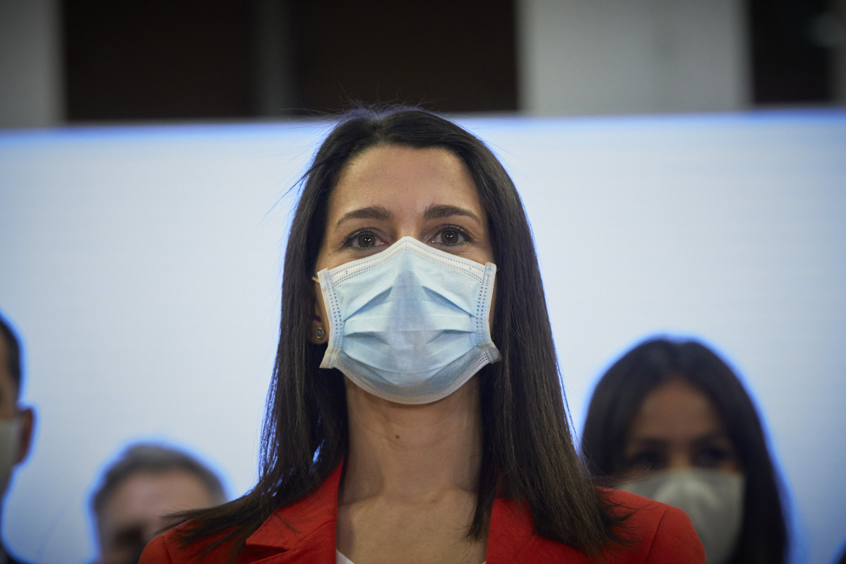 La presidenta de Ciudadanos, Inés Arrimadas, en la rueda de prensa que ha dado tras una reunión de la Ejecutiva Nacional, en Madrid (España), a 15 de marzo de 2021. La Ejecutiva de Ciudadanos se ha
