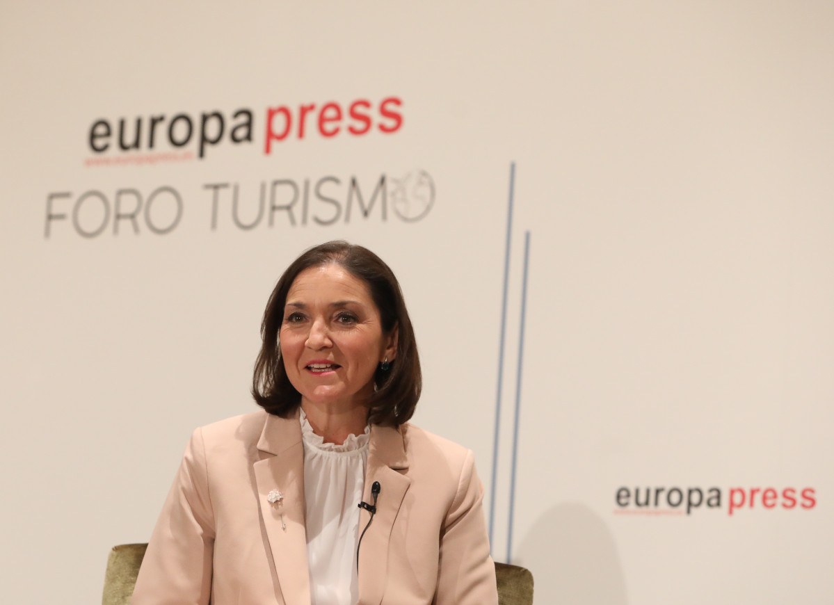 La ministra de Industria, Comercio y Turismo, Reyes Maroto, interviene en la inauguración de los nuevos Desayunos Informativos sobre Turismo por Foro Turismo de Europa Press en el Hotel Eurostars Mad
