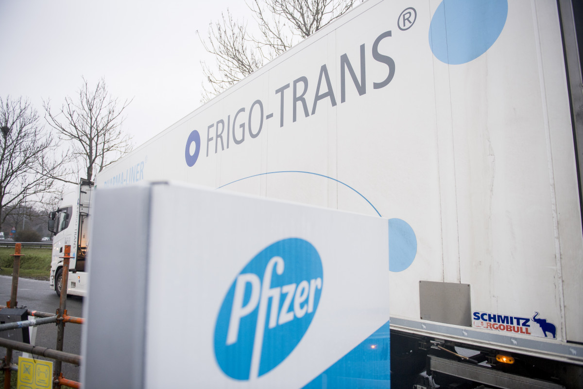 EuropaPress 3535678 27 january 2021 belgium puurs german truck of pharma liner leaves the