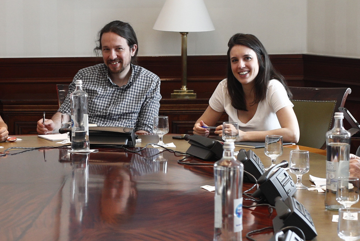 Archivo - El vicepresidente segundo del Gobierno, Pablo Iglesias, y la ministra de Igualdad, Irene Montero.