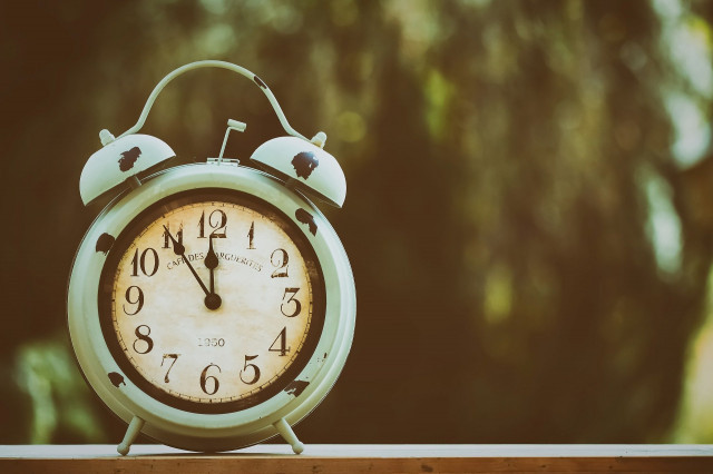 La madrugada de este sábado se adelantan una hora los relojes