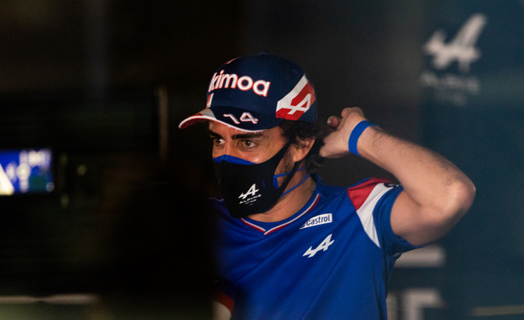 Fernando Alonso abandona la primera carrera en su vuelta a la F1