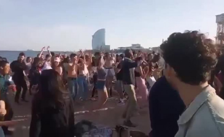 Vídeo: Desalojadas más de 500 personas en aglomeraciones en Barcelona