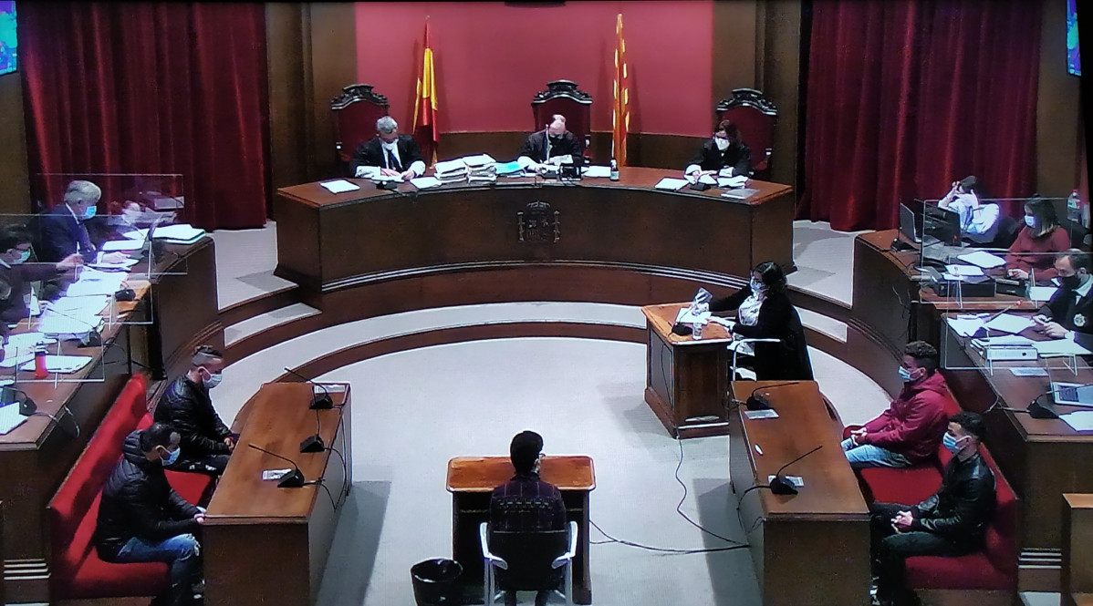 Segona sessió del judici a 'la manada de Sabadell' per una violació múltiple el 2019 a l'Audiència de Barcelona, el 7 d'abril del 2021.