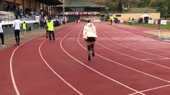 ️️ WORLD RECORD ️️     ️️ RÉCORD DEL MUNDO DE @SaraAndresB ️️     Alegría máxima de la atleta después del 28.30s en los 200m T62     AMAZING!