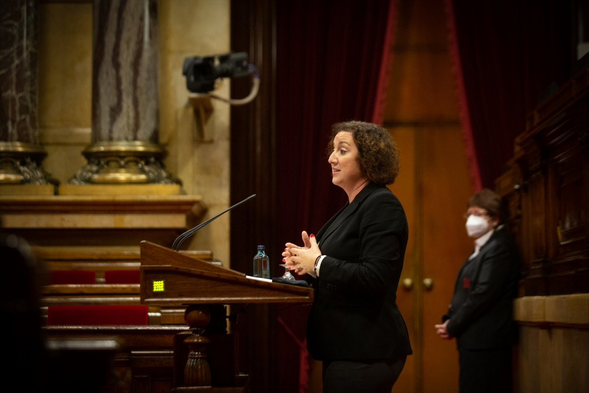 Archivo - La portavoz del PSC en el Parlament, Alícia Romero, interviene en una sesión plenaria en la Cámara catalana.