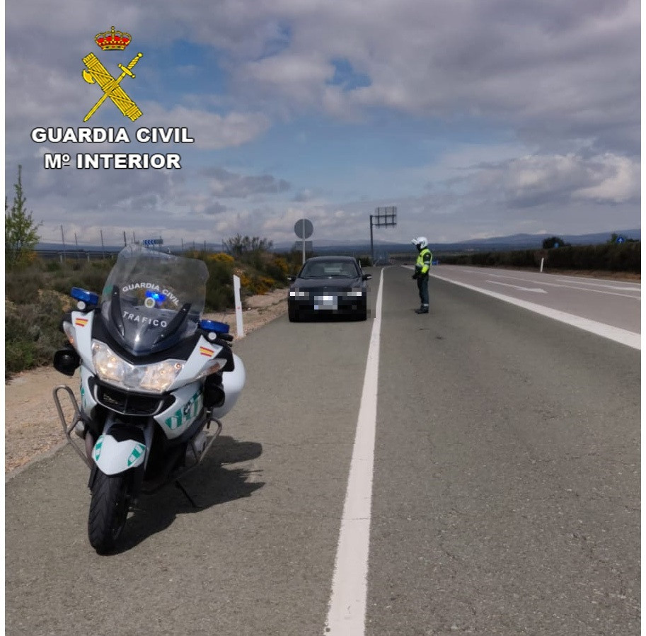Investigan a un conductor por circular a 130 kilómetros por hora cuando debía ir a 40, en la A-23, en Calamocha (Teruel).