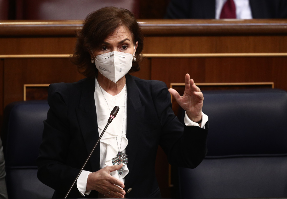 La vicepresidenta primera i ministra de la Presidència, Relacions amb les Corts i Memòria Democràtica, Carmen Calvo, intervé durant una sessió de control al Govern, a 14 d'abril de 2021, al Congr