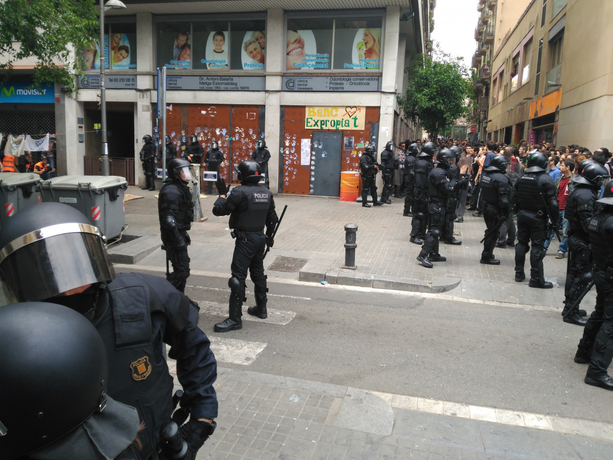 EuropaPress 3669949 mossos puertas banc expropiat
