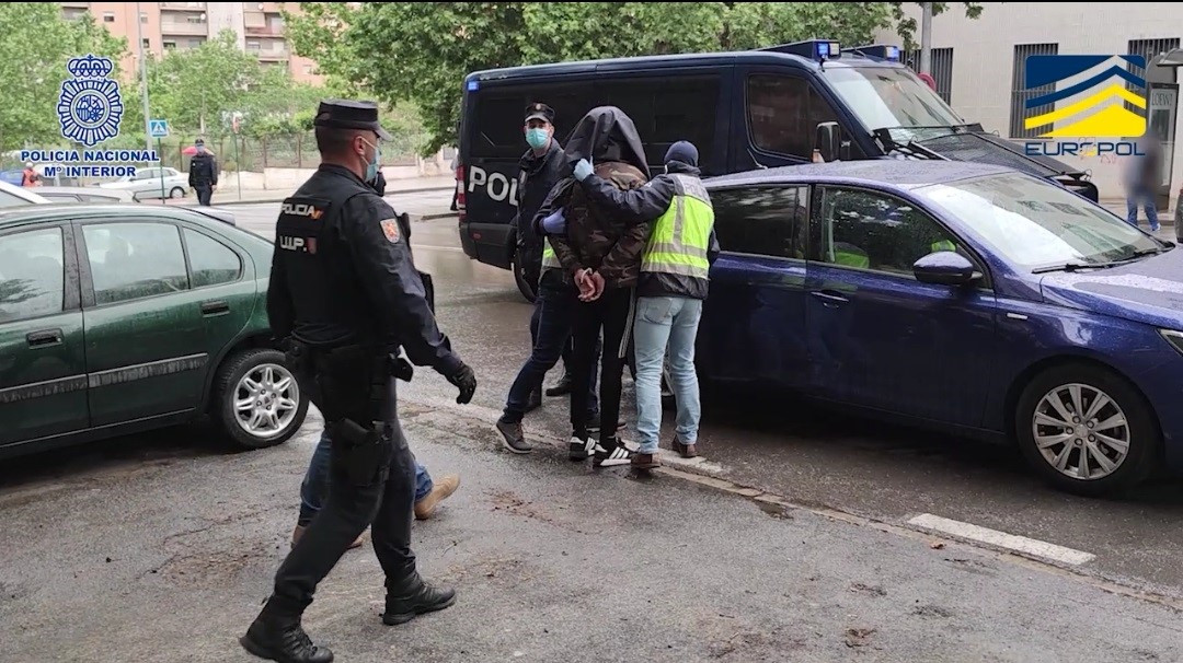 EuropaPress 3673119 momento detenciones tres presuntos yihaditas alentaban atentados