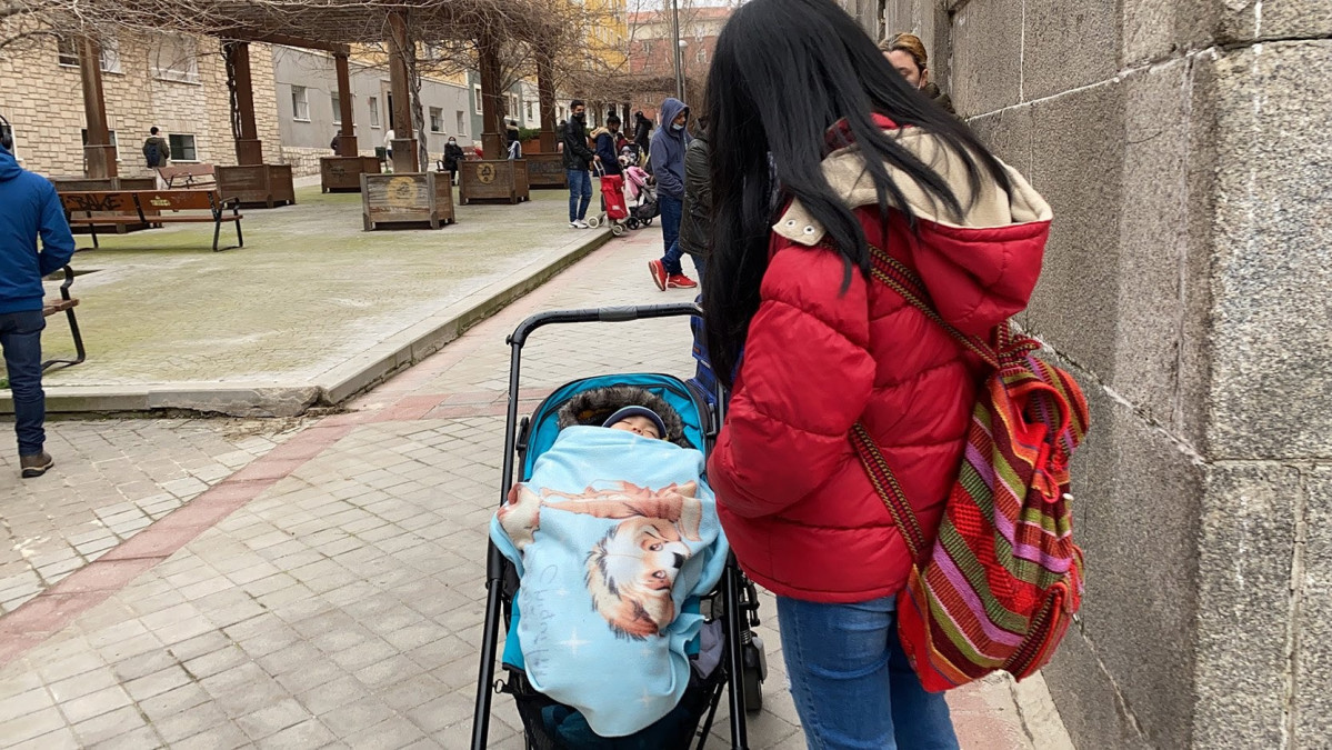 Una madre con su hijo.