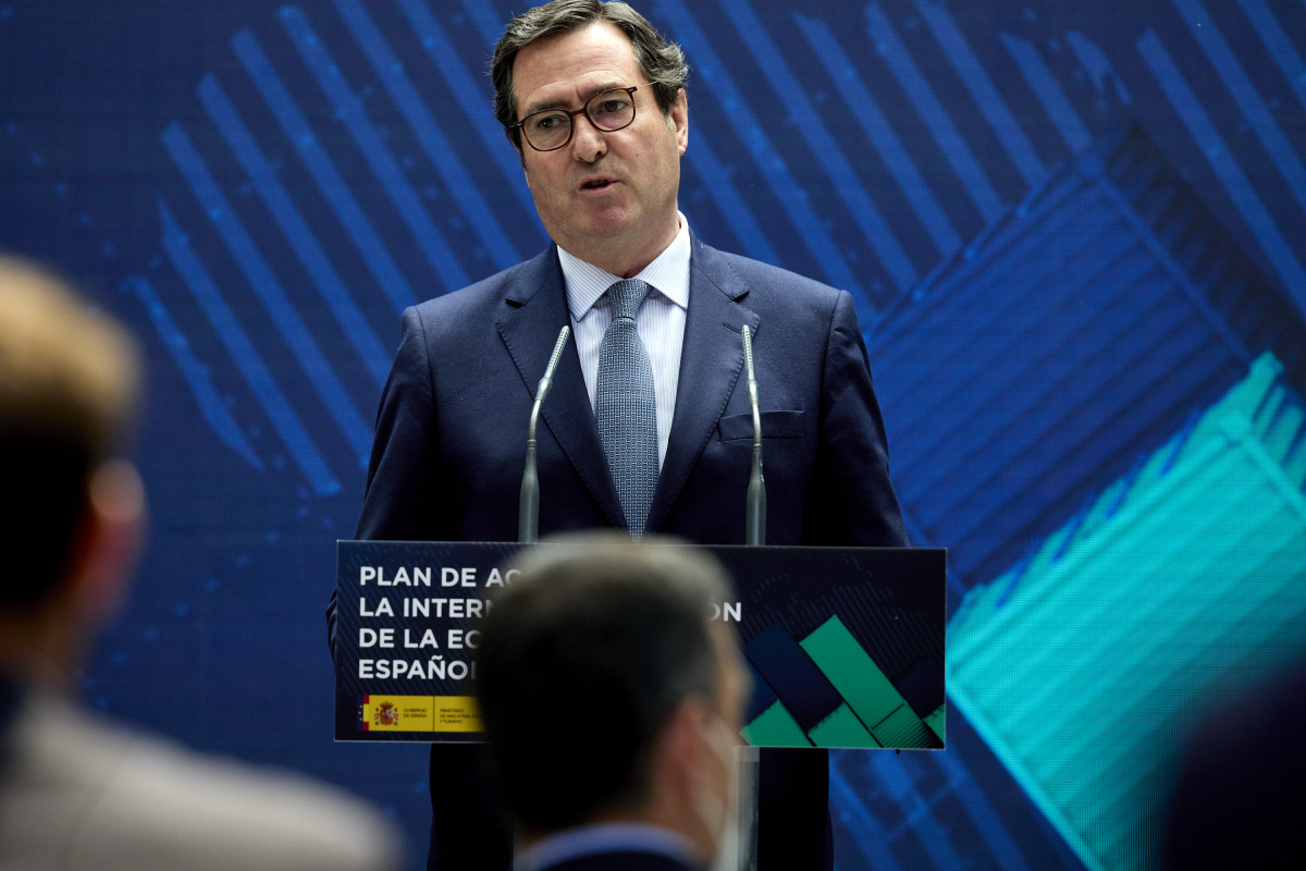 El presidente de la CEOE, Antonio Garamendi, interviene en la presentación del Plan de Acción para la Internacionalización de la Economía Española 2021-2022, en la sede del Instituto de Comercio 
