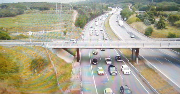 Atascos de hasta 10 kilómetros en la AP-7 entre Llinars y la Roca