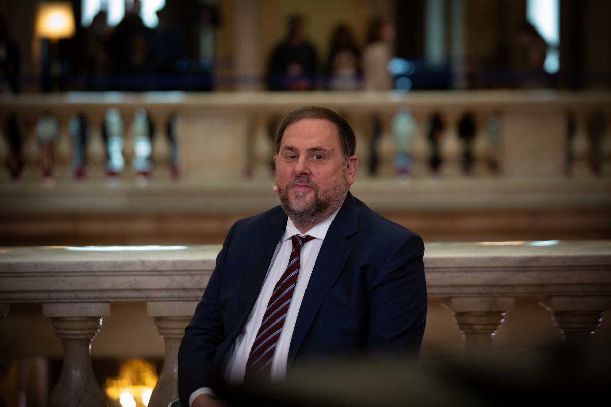 El líder de ERC, Oriol Junqueras, durante una entrevista en directo para TV3, antes de celebrarse la investidura de Pere Aragonès. ARCHIVO