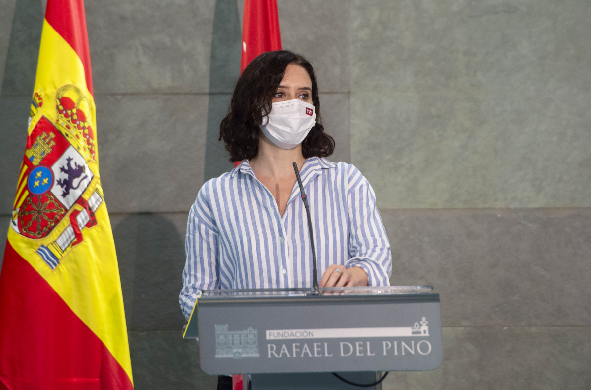 La presidenta en funciones de la Comunidad de Madrid, Isabel Díaz Ayuso, interviene en la presentación del libro 'Libertad o Igualdad' de Daniel Lacalle, a 10 de junio de 2021, en la Fundación Rafa