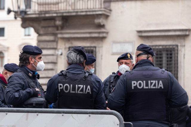 Encuentran una bomba en el vehículo de un funcionario del Ayuntamiento de Roma