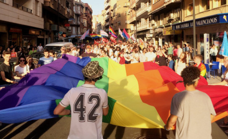 Un camión atropella los manifestantes del día del orgullo gay en Florida