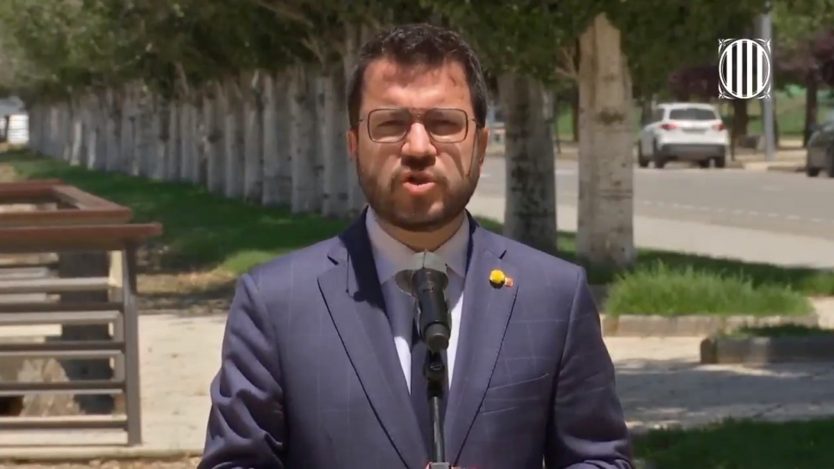 El president de la Generalitat, Pere Aragonès, compareix davant els mitjans a Amposta (Tarragona).