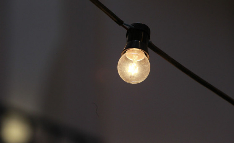 El Gobierno aprobará el jueves rebajar el IVA de la luz del 21 al 10%