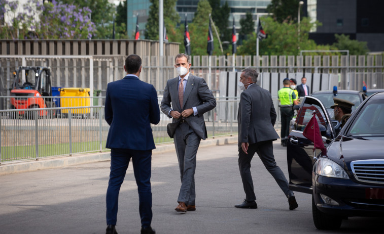 El Rey es recibido en el MWC por Sánchez, Hoffman y Relat, sin el Govern