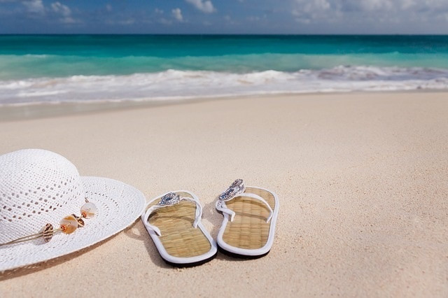 ¿Te pueden multar por conducir en chanclas?