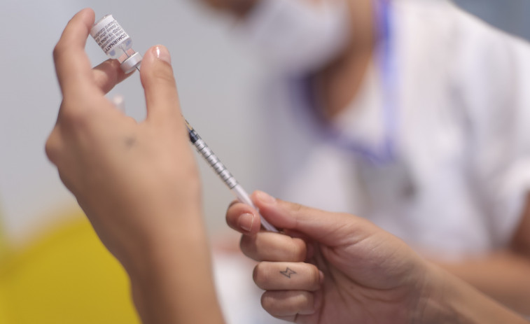 Sanidad al límite: 12 comunidades no han reforzado la campaña de vacunación, aumentando el riesgo de colapso invernal