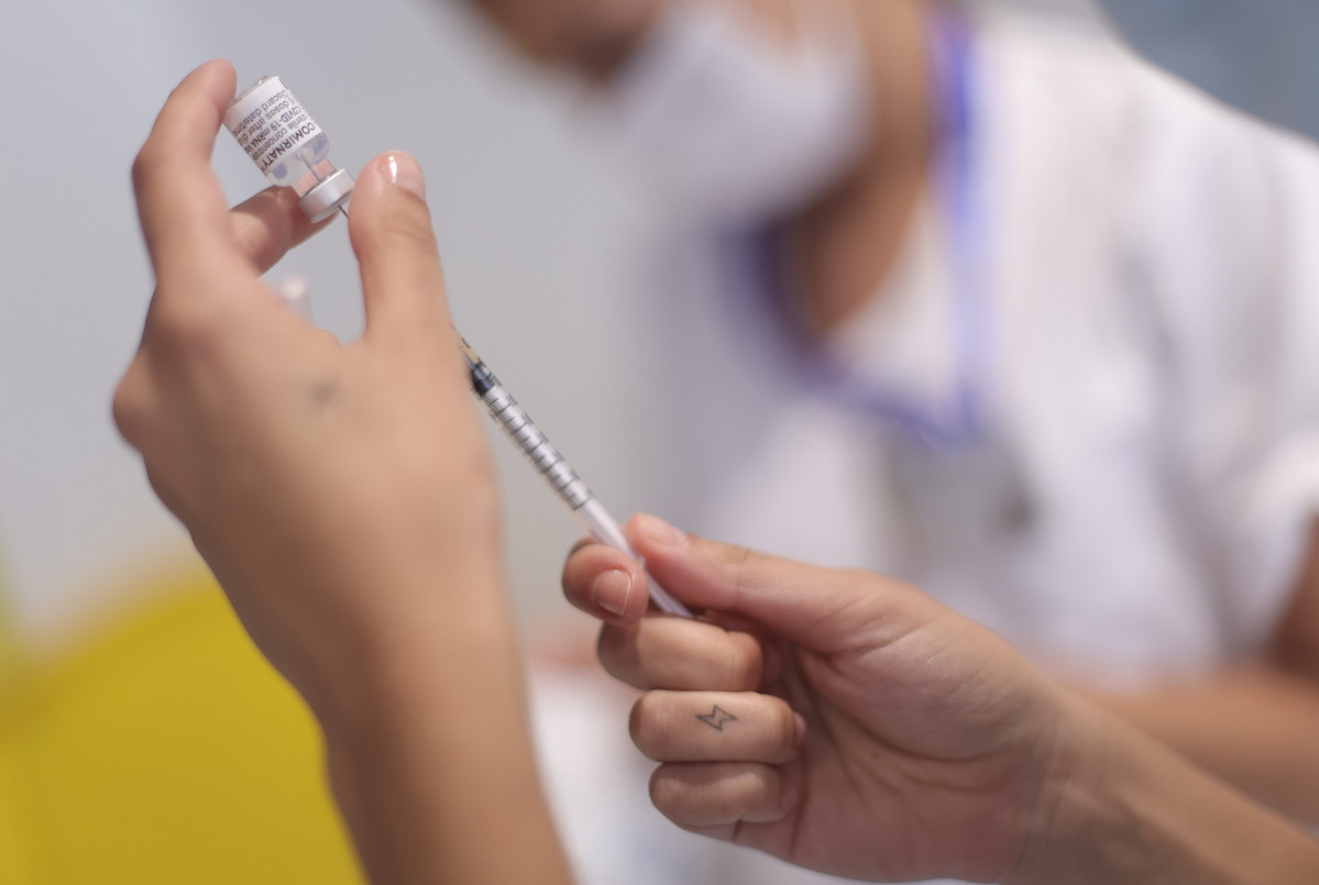 Arxiu - Vial d'una vacuna contra el coronavirus
