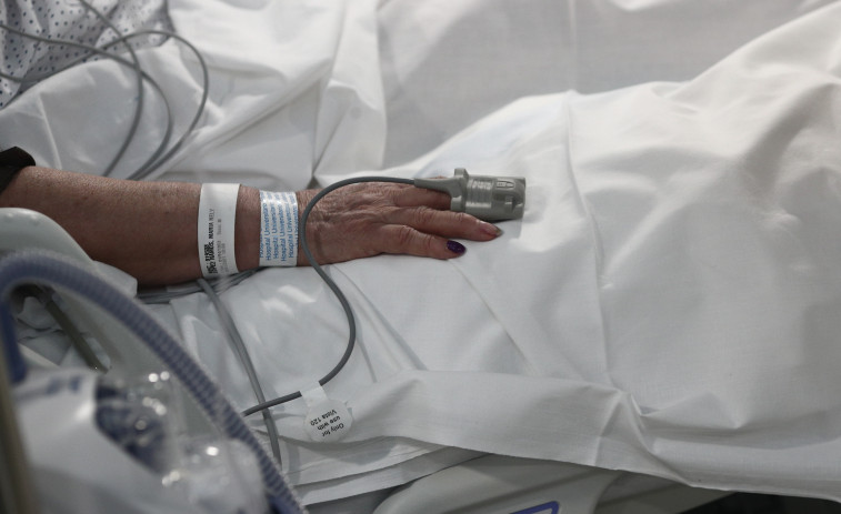 Los pacientes ingresados en la UCI por covid indican una tendencia a la baja